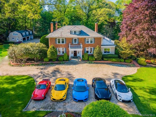 23 Townsend Road , Glen Cove, NY 11542