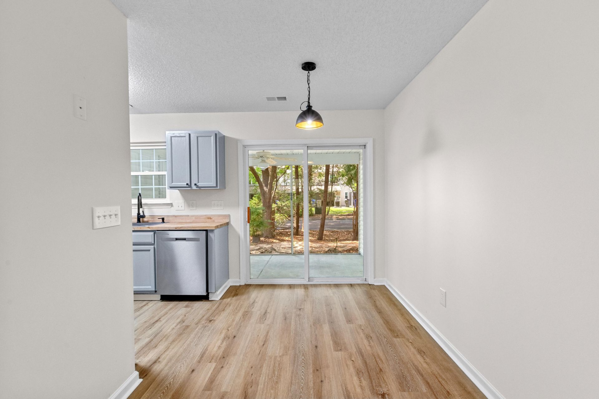 8032 Shadow Oak Drive Photo 10