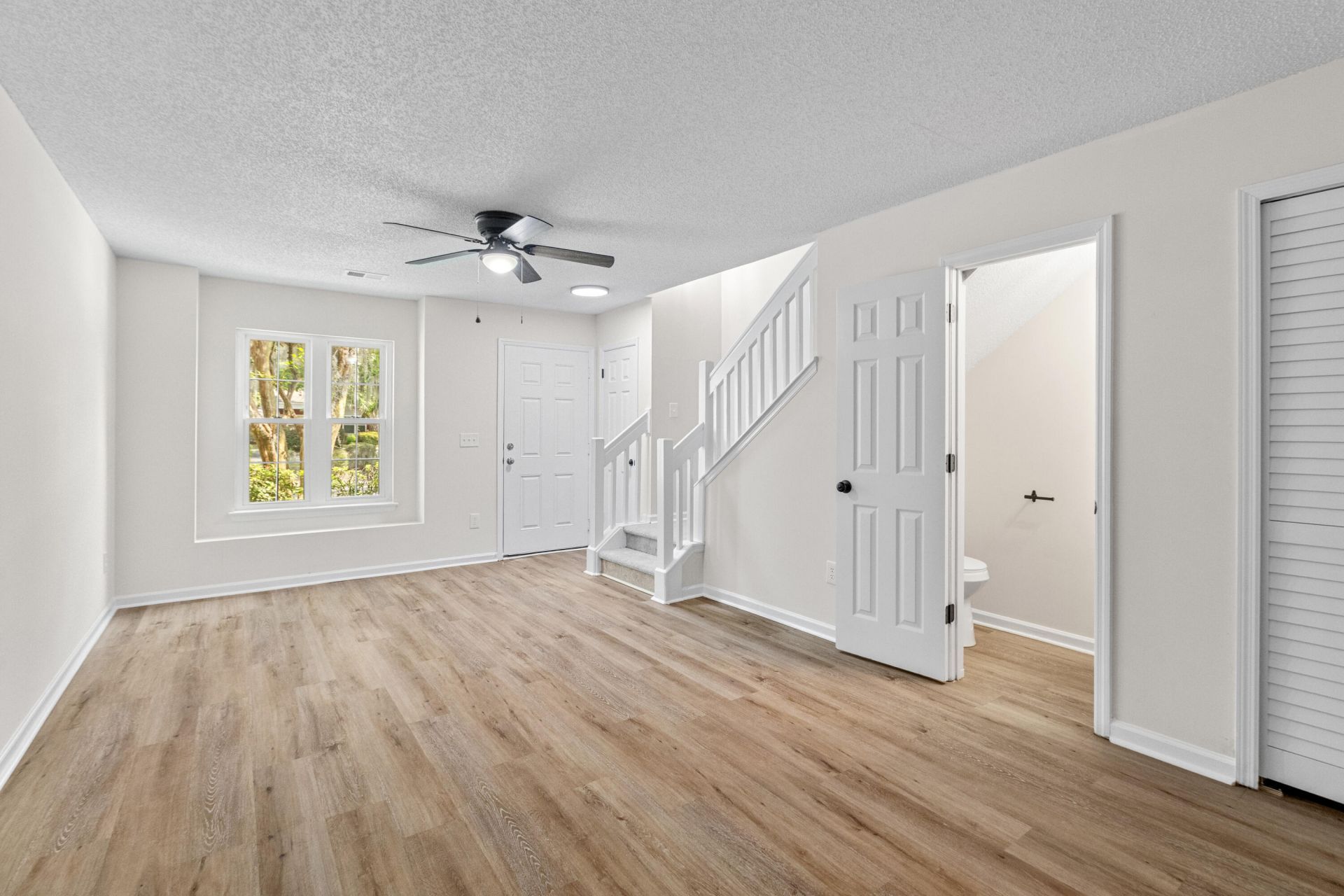 8032 Shadow Oak Drive Photo 18