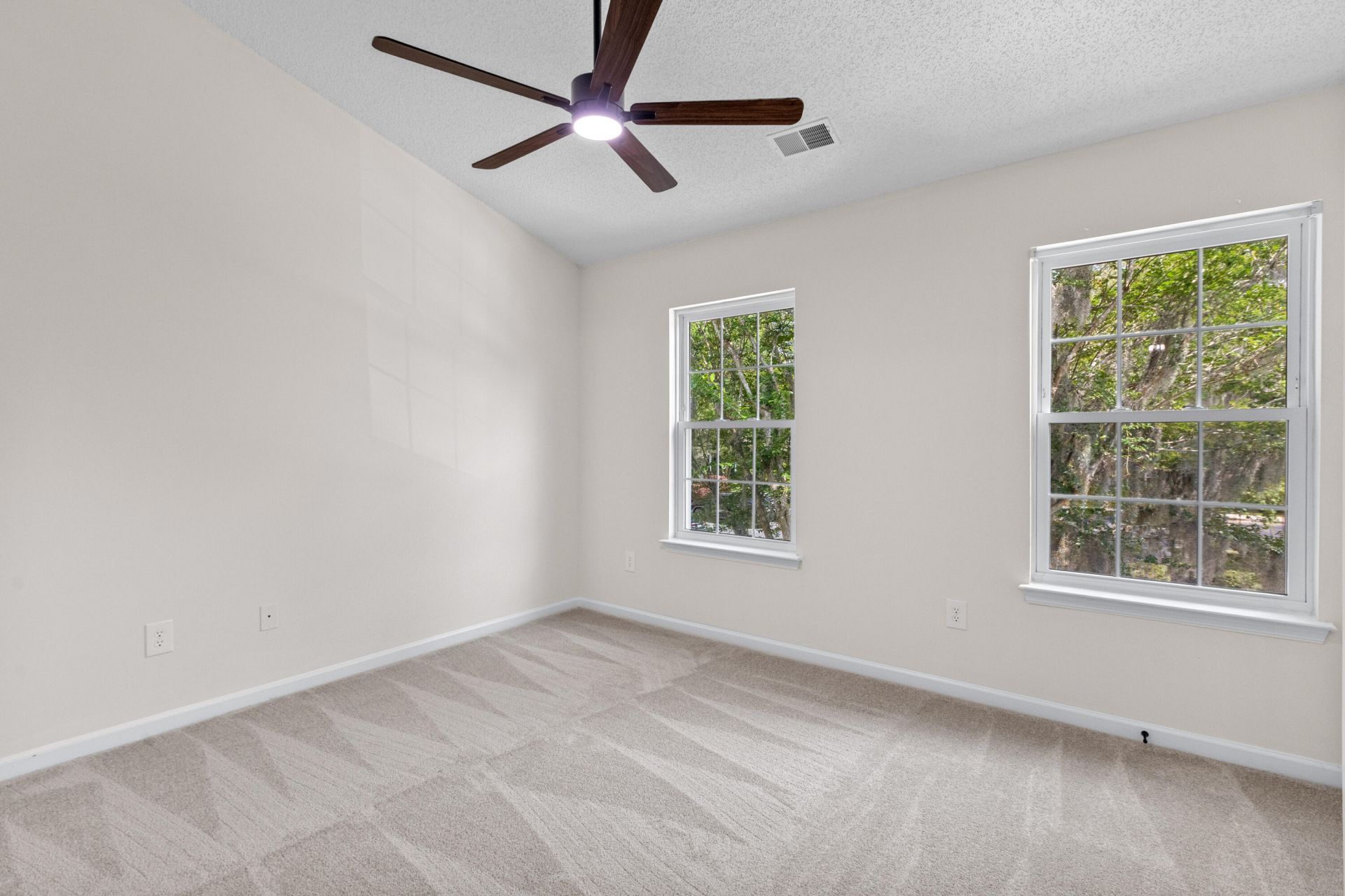 8032 Shadow Oak Drive Photo 27