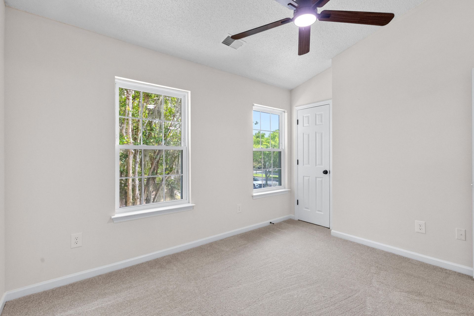 8032 Shadow Oak Drive Photo 28