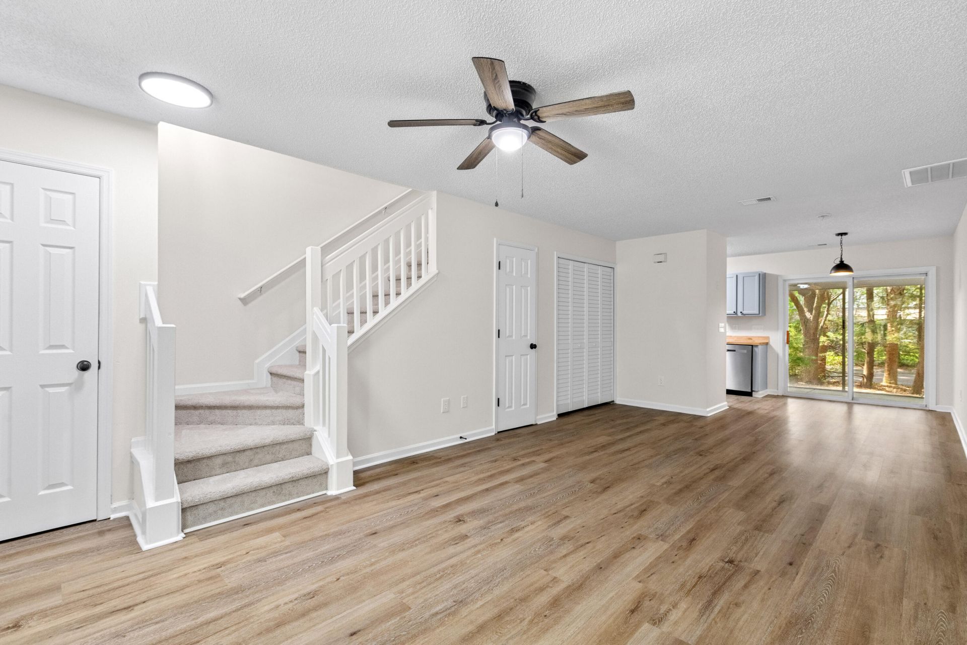 8032 Shadow Oak Drive Photo 6