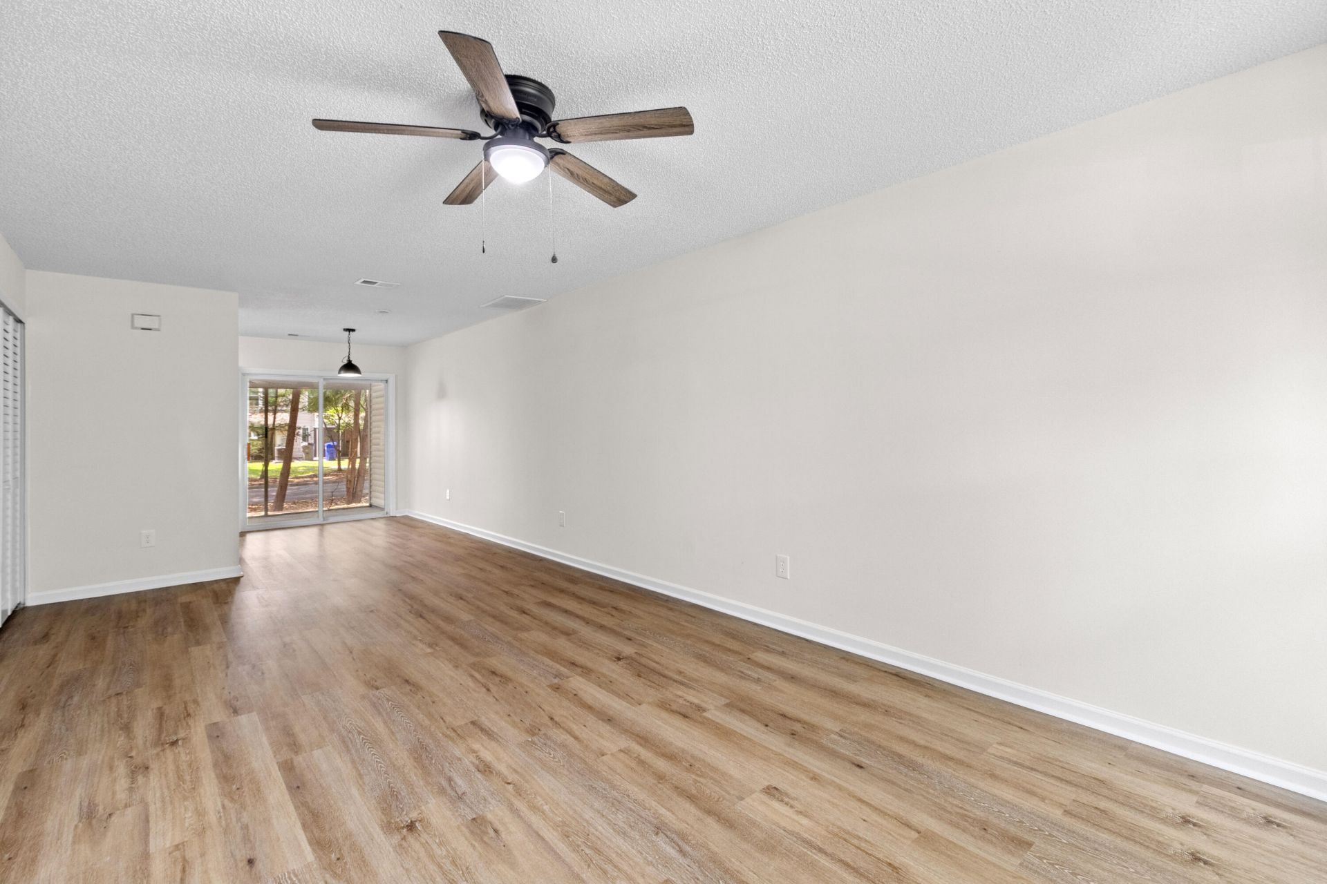 8032 Shadow Oak Drive Photo 7