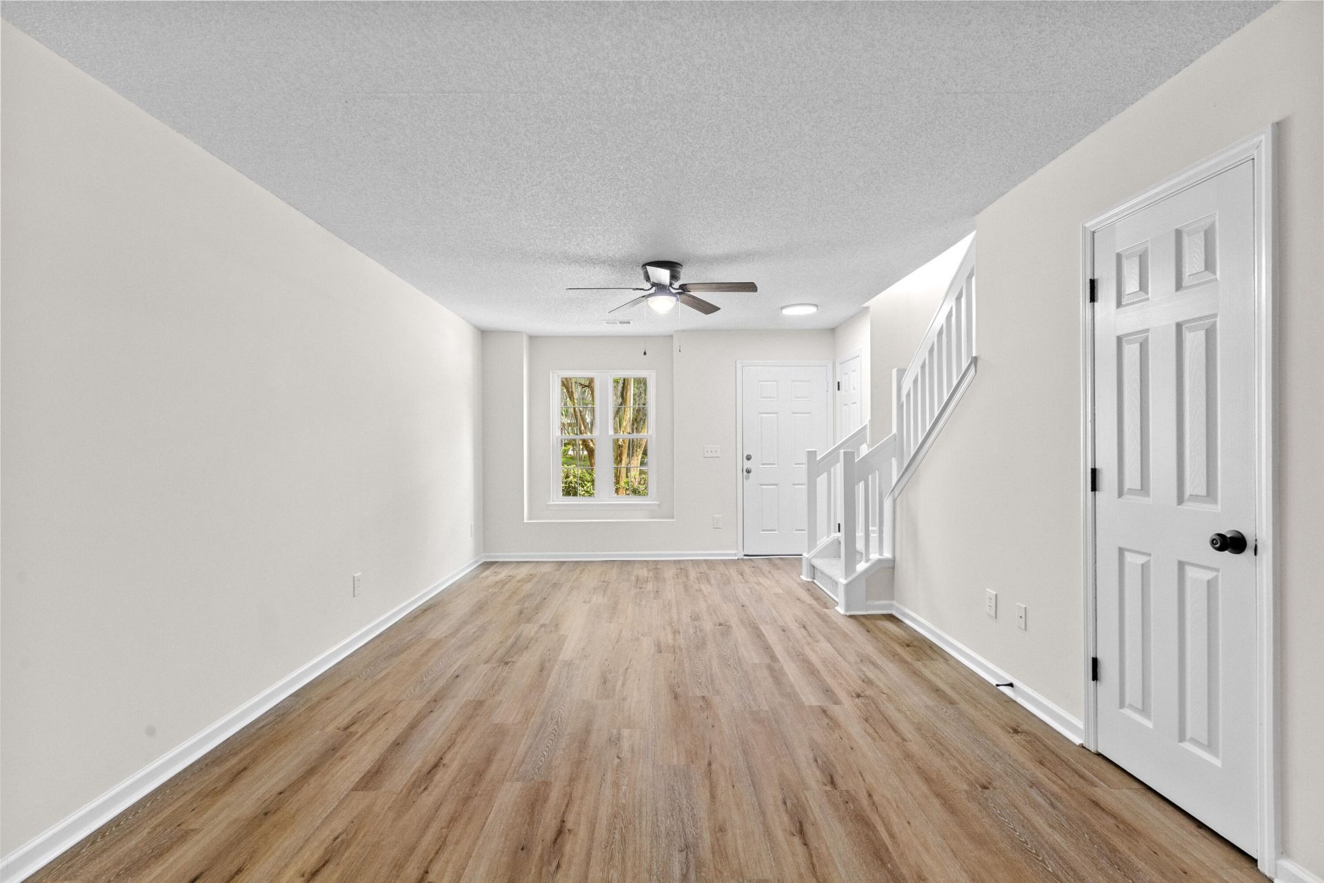 8032 Shadow Oak Drive Photo 8