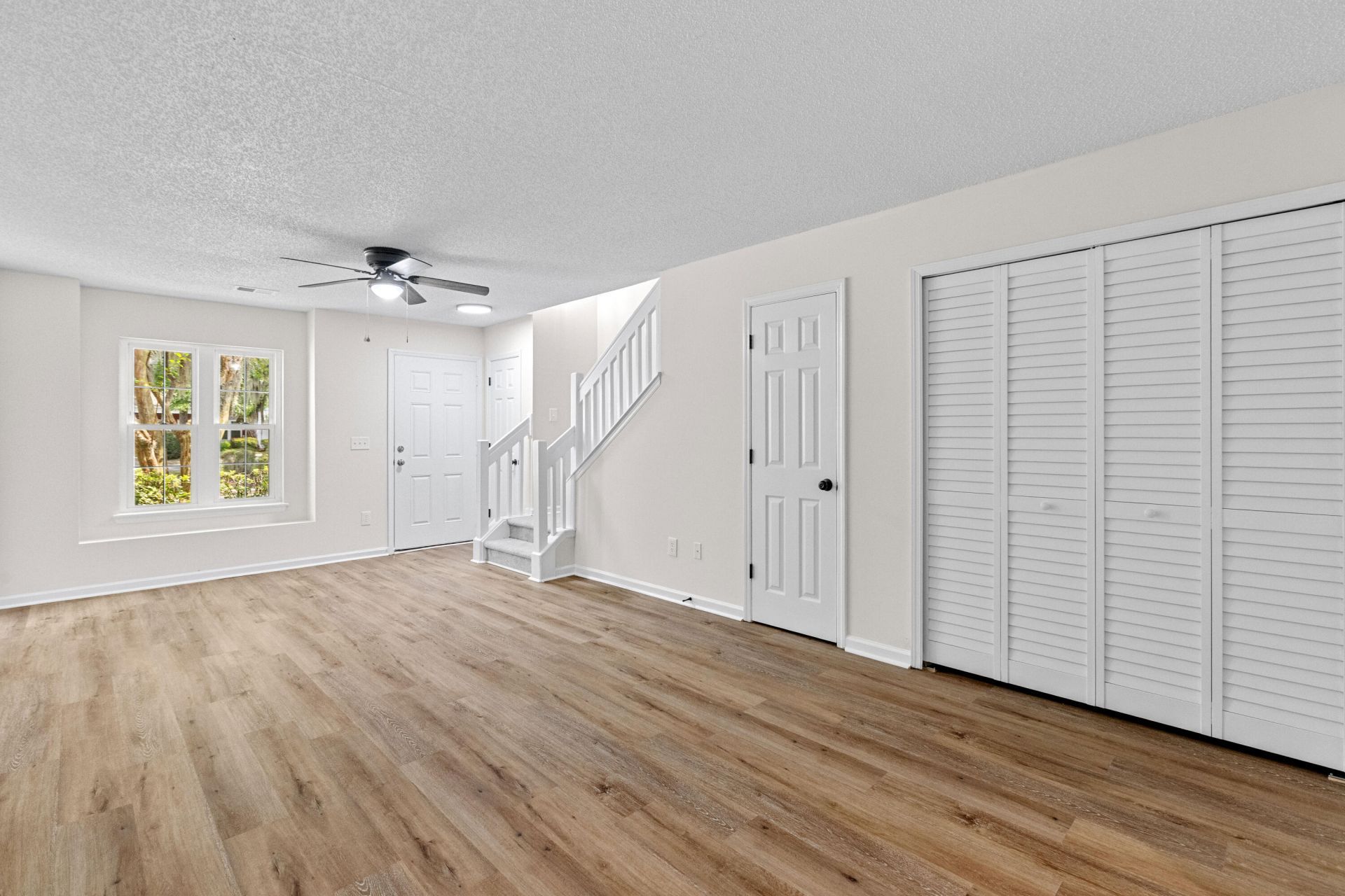 8032 Shadow Oak Drive Photo 9
