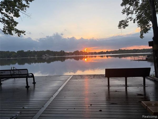 490 Cove View Drive, Waterford Twp, MI 48327