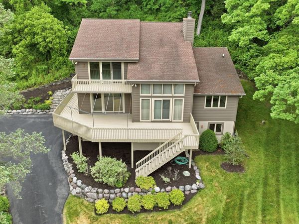 790 Garrison Ct, Delafield, WI 53018