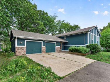 23045 Plateau Drive, Lakeville, MN 55044