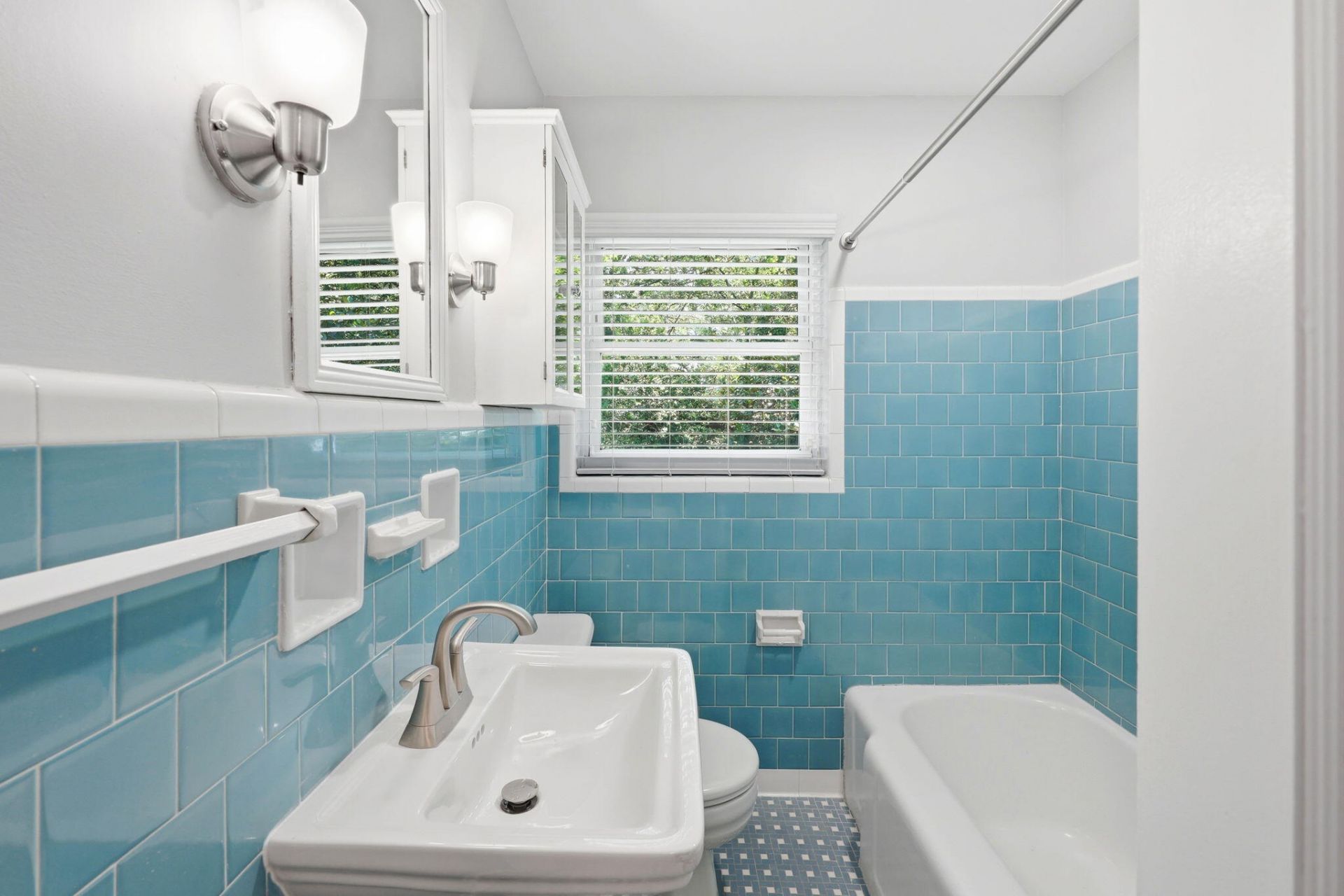 2043 Wappoo Drive Photo 13