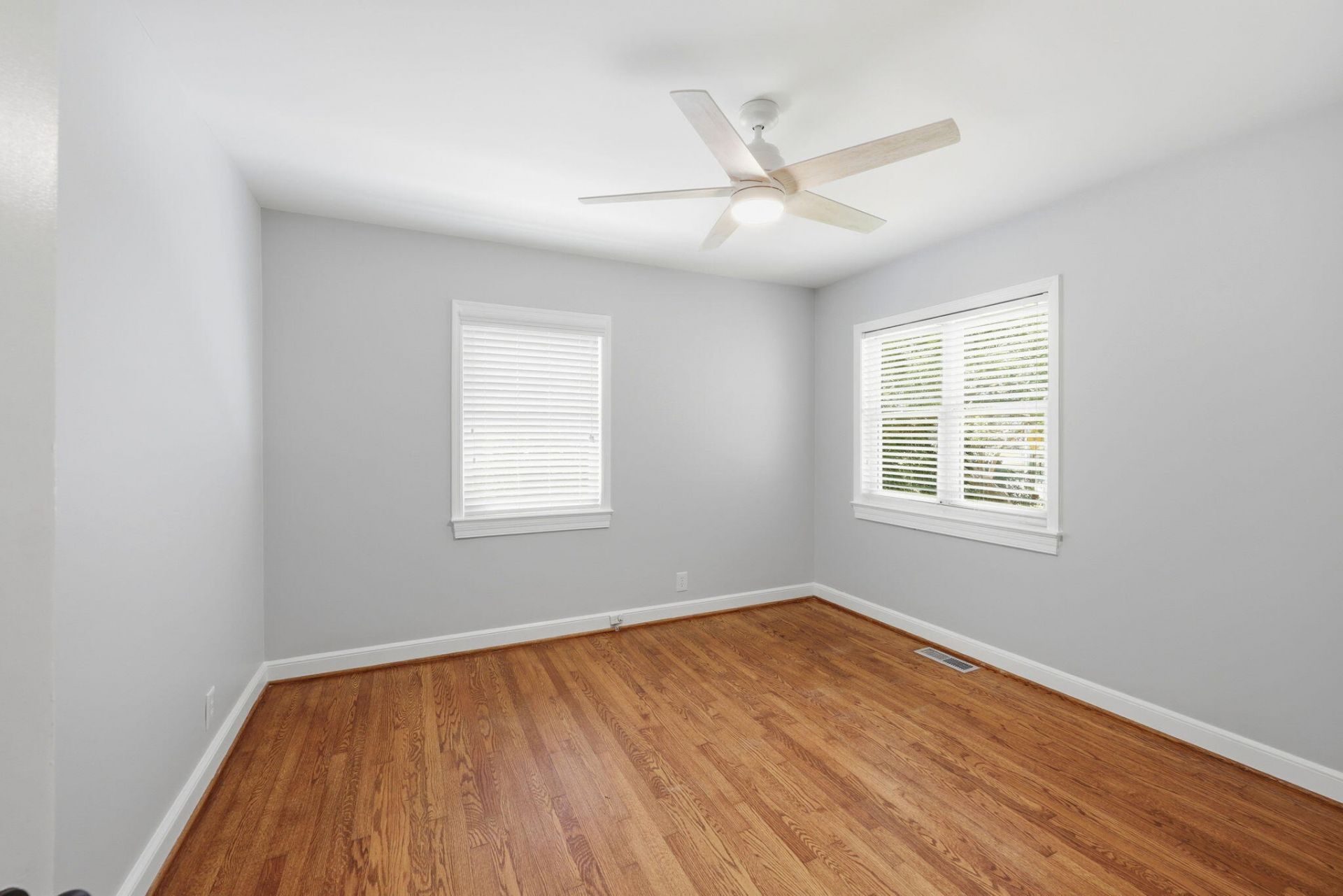 2043 Wappoo Drive Photo 15