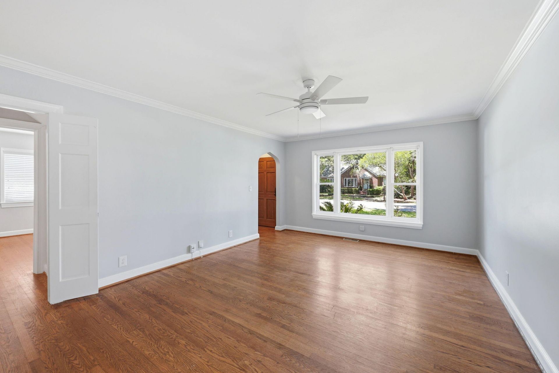 2043 Wappoo Drive Photo 4