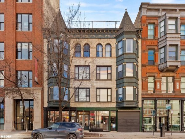 353 W Chicago Avenue, Unit 4E, Chicago, IL 60654