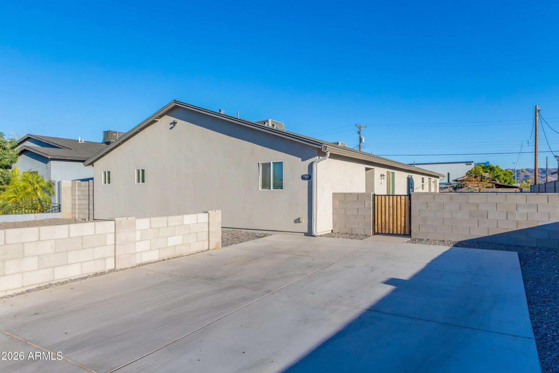 1905 E Illini Street, Phoenix, AZ 85040 Main Photo
