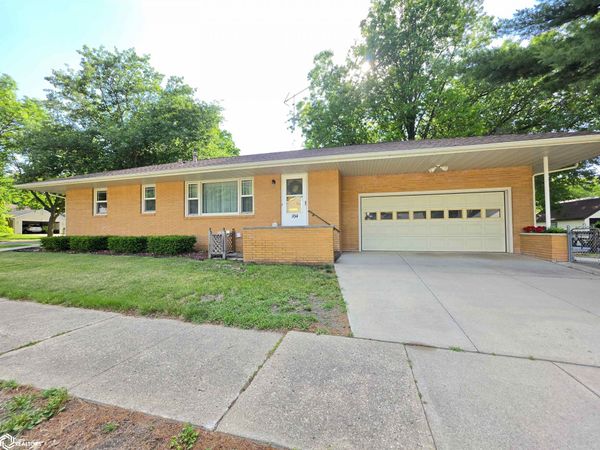 104 N Taylor Ave, Mason City, IA 50401