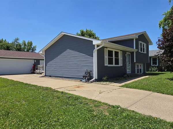 512 NE 9th Street, Grimes, IA 50111