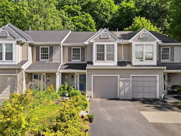 231 Commons Dr, Oakmont, PA 15139