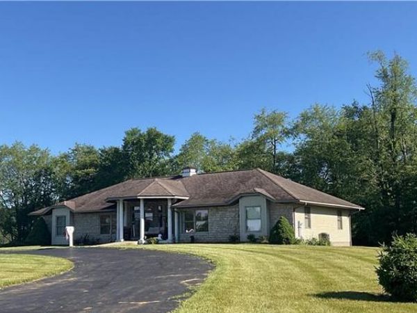 105 Flowers Drive , Newark, OH 43055