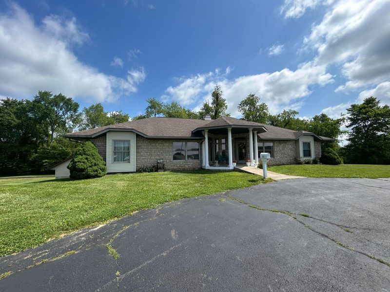 105 Flowers Drive, Newark, OH 43055 Photo 2