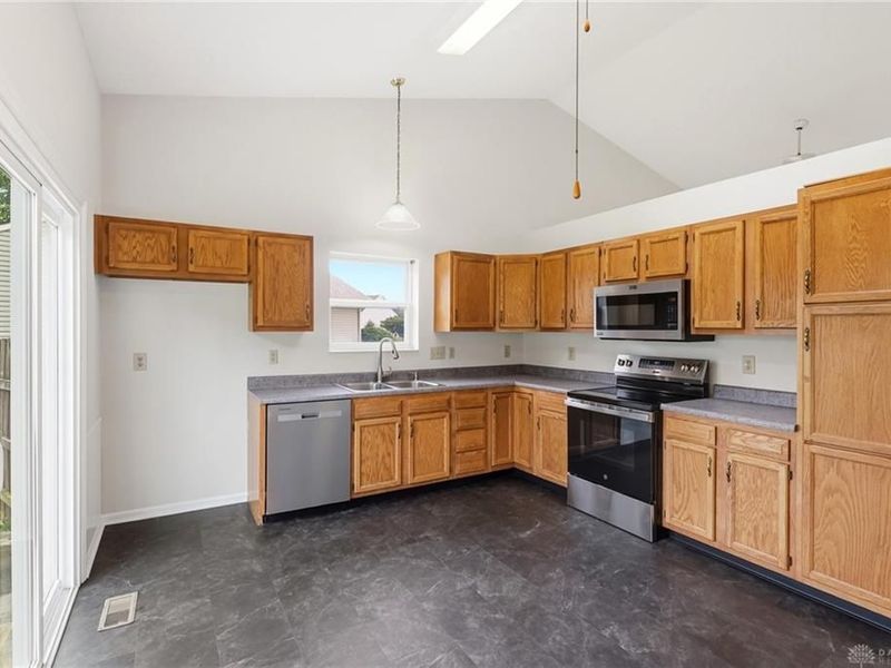 2780 N Barnhill Place, Xenia, OH 45385 Photo 10