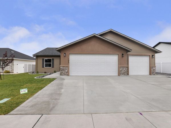 1449 Golden Pheasant Dr, Twin Falls, ID 83301