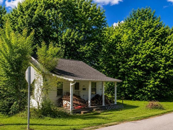 1709 E Sycamore Street, Petersburg, IN 47567