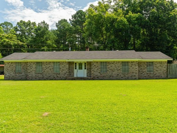 955 Clara Rd., Waynesboro, MS 39367