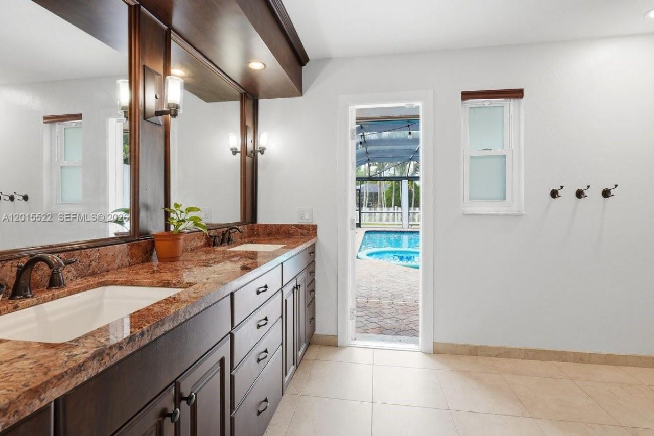 16530 Lake Tree Dr , Unit 16530, Weston, FL 33326 Photo