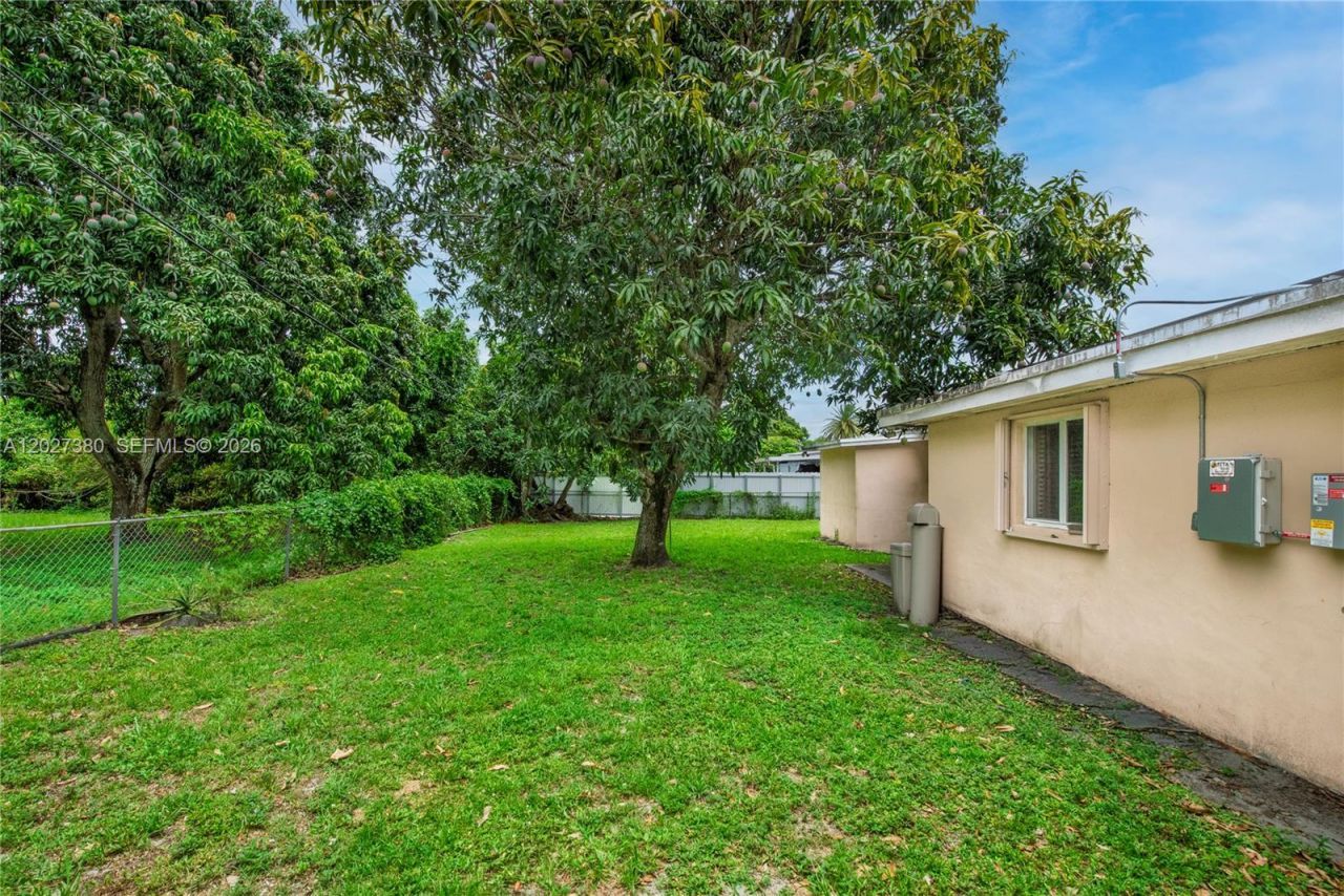 12741 Wood St, Miami, FL 33167 Photo