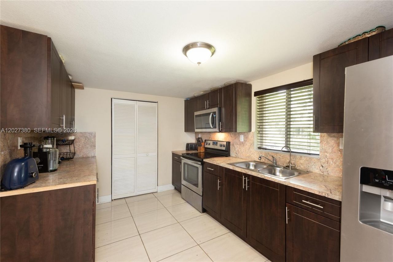12741 Wood St, Miami, FL 33167 Photo