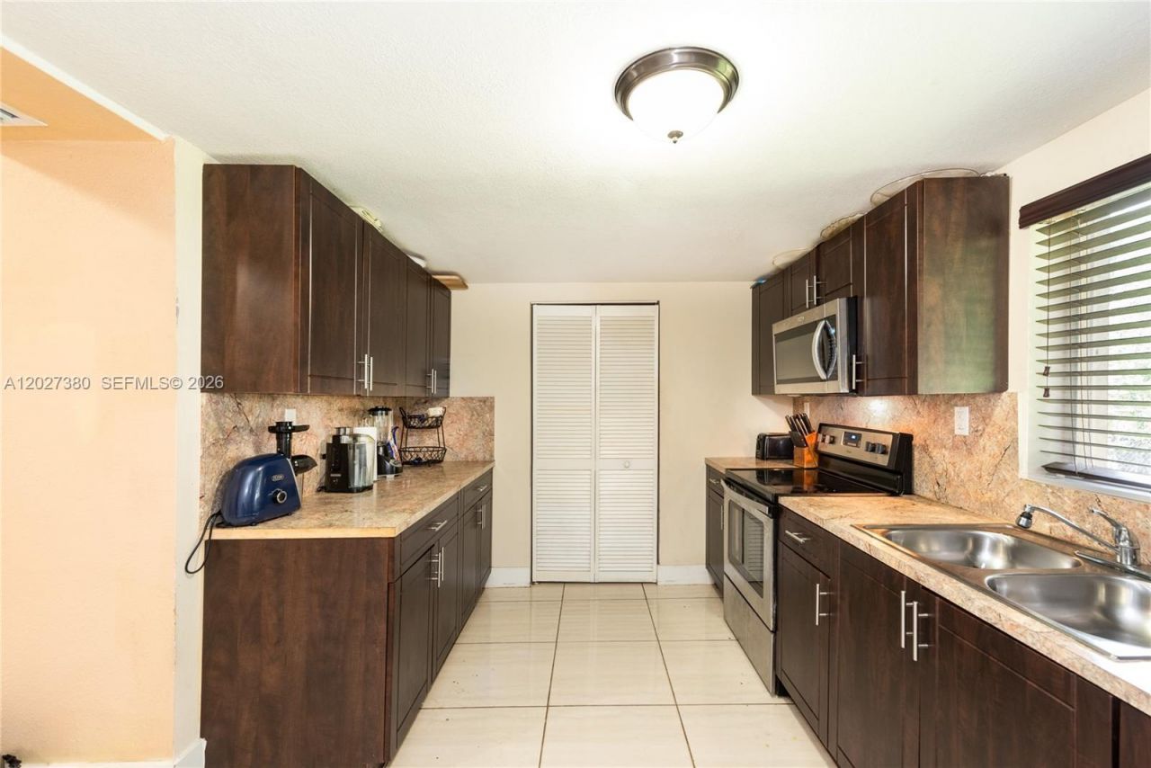 12741 Wood St, Miami, FL 33167 Photo