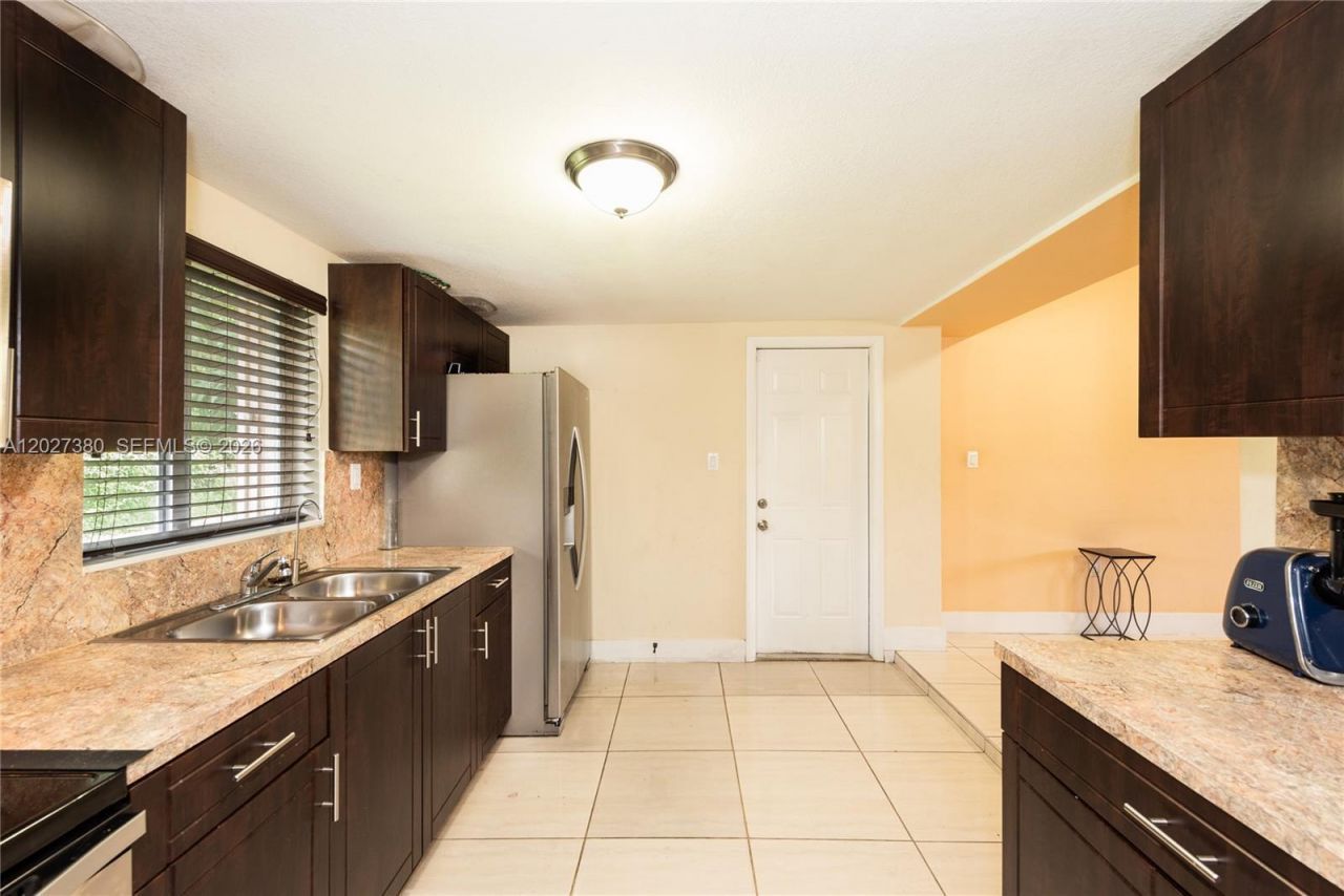 12741 Wood St, Miami, FL 33167 Photo