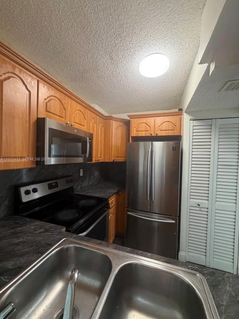 8185 NW 7th St , Unit 218, Miami, FL 33126 Photo