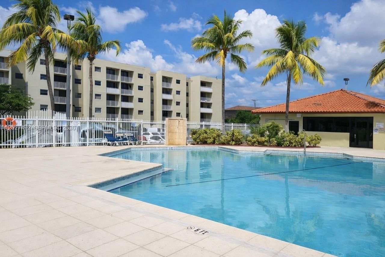 8185 NW 7th St , Unit 218, Miami, FL 33126 Photo