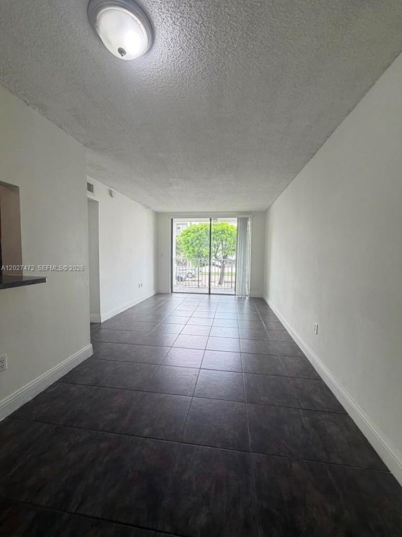 8185 NW 7th St , Unit 218, Miami, FL 33126 Photo