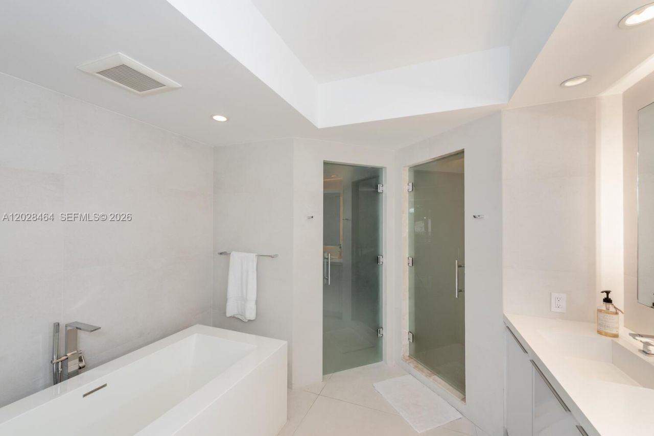 781 Crandon Blvd , Unit 405, Key Biscayne, FL 33149 Photo