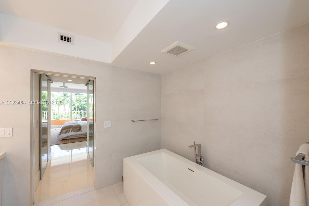 781 Crandon Blvd , Unit 405, Key Biscayne, FL 33149 Photo