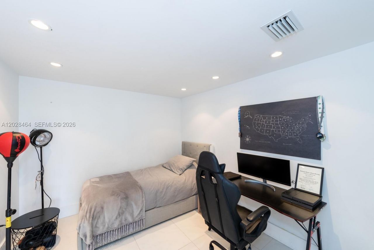 781 Crandon Blvd , Unit 405, Key Biscayne, FL 33149 Photo