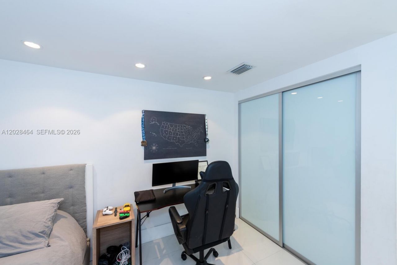 781 Crandon Blvd , Unit 405, Key Biscayne, FL 33149 Photo