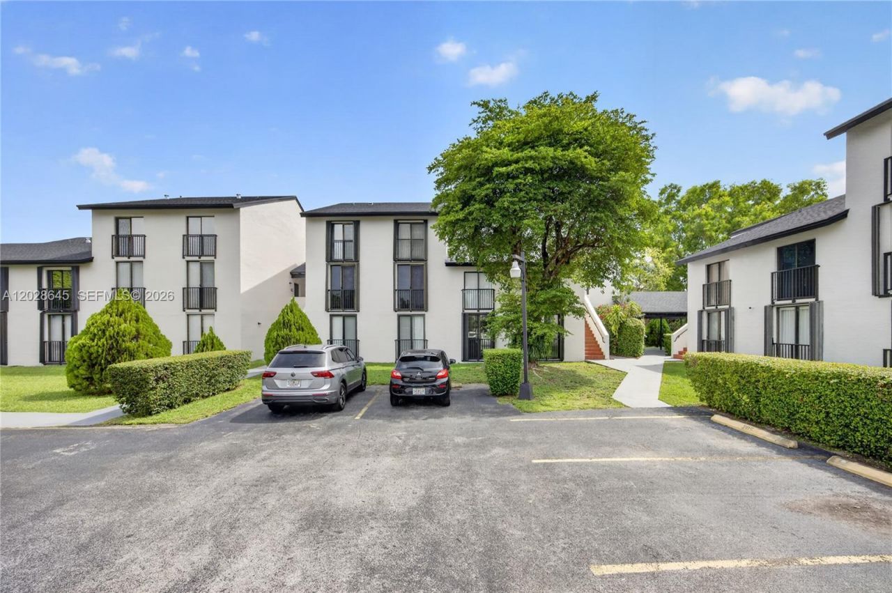6745 SW 132nd Ave , Unit 204, Miami, FL 33183 Photo