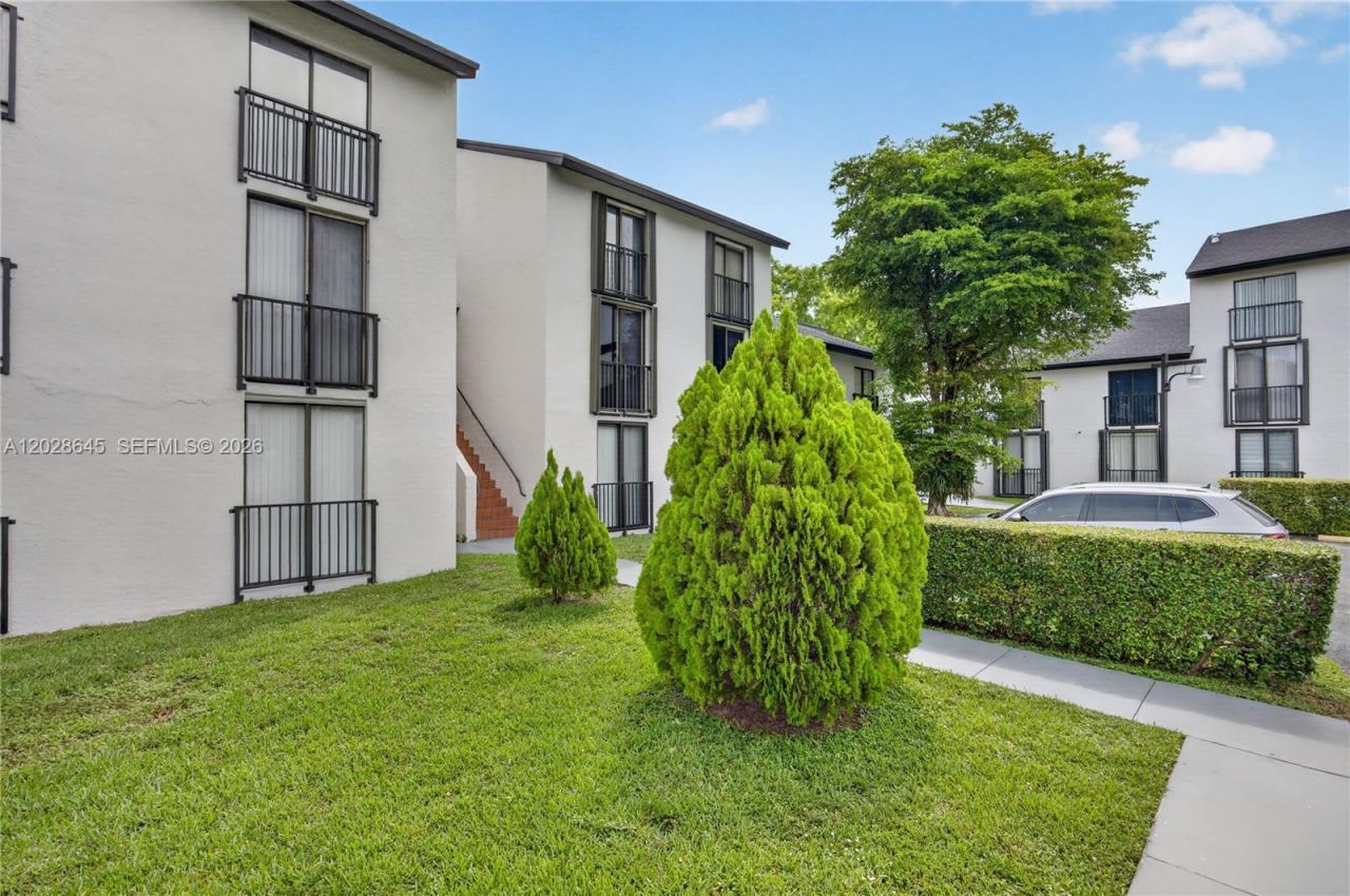 6745 SW 132nd Ave , Unit 204, Miami, FL 33183 Photo