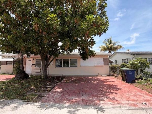 1077 SW 2nd St, Unit 2, Hallandale Beach, FL 33009