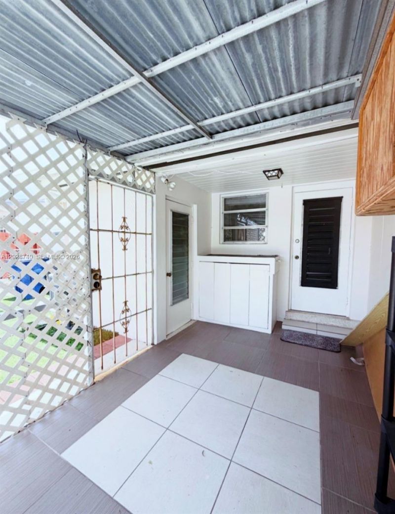 1077 SW 2nd St, Unit 2, Hallandale Beach, FL 33009 Photo
