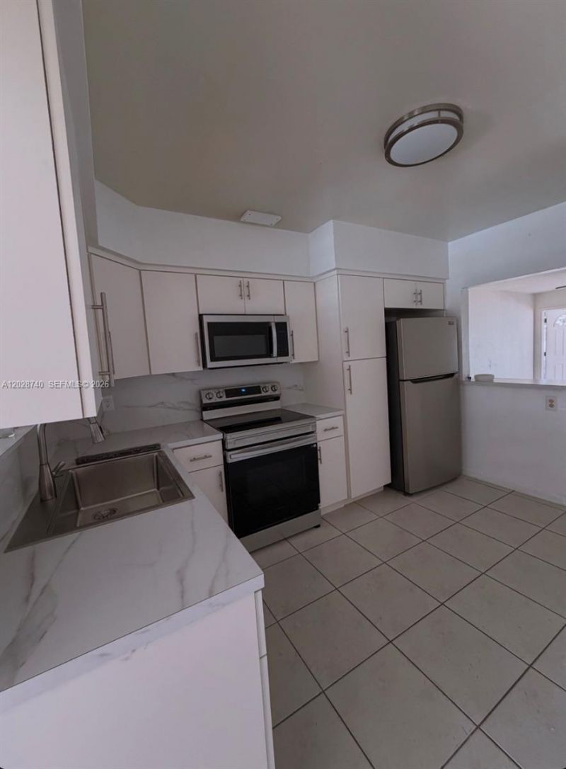 1077 SW 2nd St, Unit 2, Hallandale Beach, FL 33009 Photo