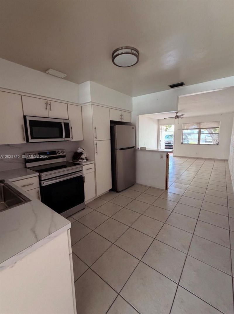 1077 SW 2nd St, Unit 2, Hallandale Beach, FL 33009 Photo