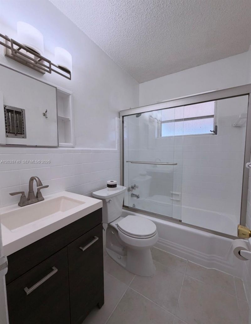 1077 SW 2nd St, Unit 2, Hallandale Beach, FL 33009 Photo