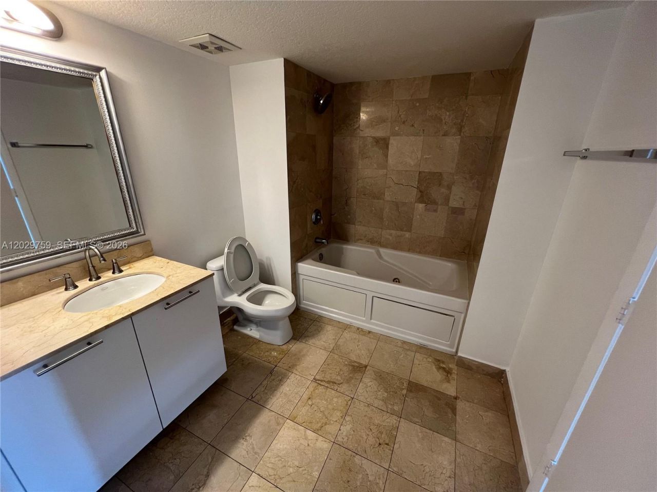 1800 N Bayshore Dr, Unit 3904, Miami, FL 33132 Photo