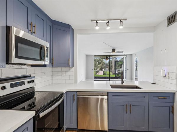 100 NW 76th Ave, Unit 108-2, Plantation, FL 33324
