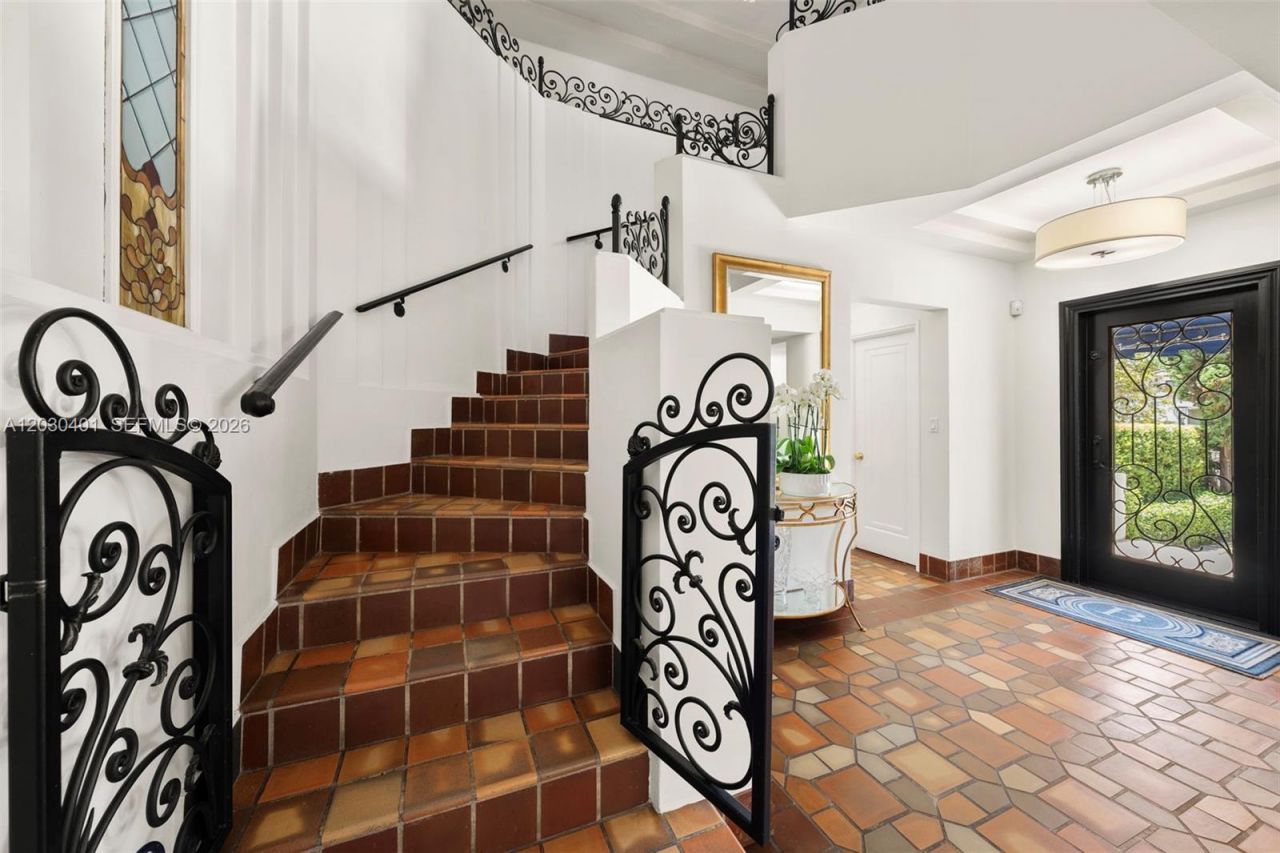 5860 Pine Tree Dr , Miami Beach, FL 33140 Photo