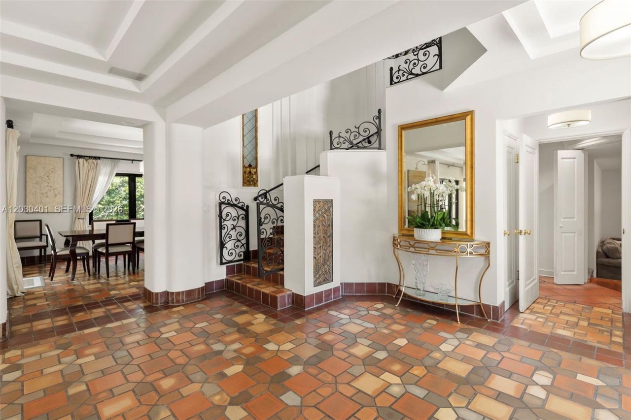 5860 Pine Tree Dr , Miami Beach, FL 33140 Photo