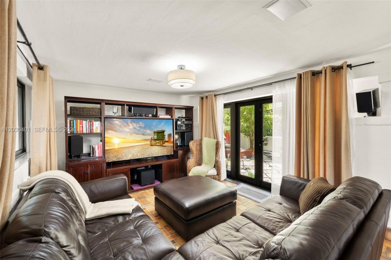 5860 Pine Tree Dr , Miami Beach, FL 33140 Photo